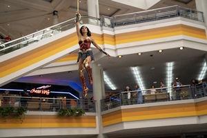 Still 3 for Wonder Woman 1984