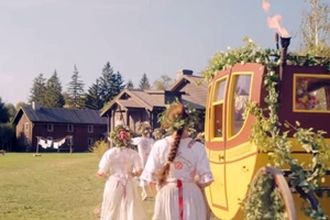 Still 11 for Midsommar