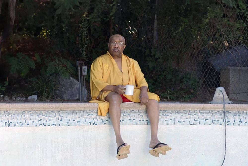 Swamp Dogg Gets His Pool Painted Photo
